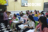 Bà giáo làng bỏ tiền thuê giáo viên dạy tiếng Anh miễn phí cho trẻ em nghèo Bà giáo làng bỏ tiền thuê giáo viên dạy tiếng Anh miễn phí cho trẻ em nghèo