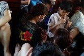 Chen lấn "bẹp ruột" trên tàu hỏa về Hà Nội Chen lấn "bẹp ruột" trên tàu hỏa về Hà Nội