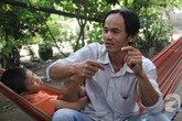 Thợ đào giếng suốt đêm cứu em bé 7 tuổi: "Vừa bế bé lên là tôi như muốn xỉu" Thợ đào giếng suốt đêm cứu em bé 7 tuổi: "Vừa bế bé lên là tôi như muốn xỉu"