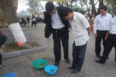 Chiêu trò kiếm lời trên “thân xác” những con cá, ba ba tại chùa Trấn Quốc dịp đầu năm Chiêu trò kiếm lời trên “thân xác” những con cá, ba ba tại chùa Trấn Quốc dịp đầu năm