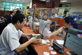 Cụ ông bị làm khó khi rút tiền tiết kiệm 300 triệu đồng Cụ ông bị làm khó khi rút tiền tiết kiệm 300 triệu đồng
