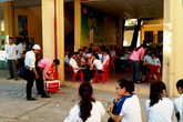Mát lành món quà cho sĩ tử trước giờ vào thi Mát lành món quà cho sĩ tử trước giờ vào thi