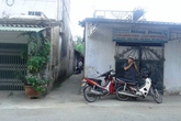 Bế tắc công việc, tự đâm vào bụng rồi cố thủ trong nhà Bế tắc công việc, tự đâm vào bụng rồi cố thủ trong nhà