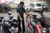 Bố mất mạng vì ra xem con bị đánh Bố mất mạng vì ra xem con bị đánh
