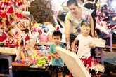 Trẻ khó thở, mẩn ngứa vì mặt nạ đồ chơi giá rẻ Trẻ khó thở, mẩn ngứa vì mặt nạ đồ chơi giá rẻ