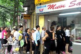 Xếp hàng từ 5h sáng mua bánh trôi ăn Tết Hàn thực Xếp hàng từ 5h sáng mua bánh trôi ăn Tết Hàn thực