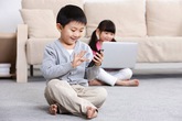 6 việc bố mẹ cần làm để trẻ chơi điện thoại, ipad an toàn 6 việc bố mẹ cần làm để trẻ chơi điện thoại, ipad an toàn