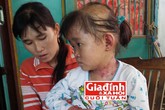 Xót xa tình cảnh bé gái mắc bệnh khiến toàn thân tróc vảy, lột da theo mùa Xót xa tình cảnh bé gái mắc bệnh khiến toàn thân tróc vảy, lột da theo mùa