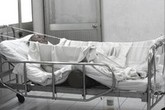 Bà bỏng nặng vì bị cháu tẩm xăng đốt Bà bỏng nặng vì bị cháu tẩm xăng đốt