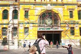 "Nhức mắt" với màu sắc mới của bưu điện 130 tuổi ở Sài Gòn "Nhức mắt" với màu sắc mới của bưu điện 130 tuổi ở Sài Gòn
