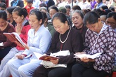 Cầu an đầu năm kiểu mê tín thì không có lợi mà còn hại Cầu an đầu năm kiểu mê tín thì không có lợi mà còn hại