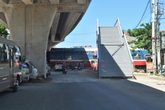 Có cầu vượt trăm tỷ, dân vẫn phải băng qua đường sắt Có cầu vượt trăm tỷ, dân vẫn phải băng qua đường sắt