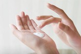 Tay có cần tẩy da chết? Tay có cần tẩy da chết?