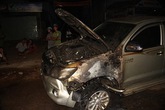 Ôtô bốc cháy dữ dội sau khi bỏ chạy khỏi hiện trường tai nạn Ôtô bốc cháy dữ dội sau khi bỏ chạy khỏi hiện trường tai nạn