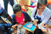 Sau trận lũ, tài sản còn lại là bức di ảnh của chồng Sau trận lũ, tài sản còn lại là bức di ảnh của chồng
