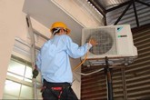 Thợ sửa điều hòa làm gì để kiếm 11 triệu đồng/ngày? Thợ sửa điều hòa làm gì để kiếm 11 triệu đồng/ngày?
