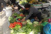 Hà Nội ra quân dẹp chợ cóc, chợ tạm: Đuổi chỗ này, họp chỗ khác Hà Nội ra quân dẹp chợ cóc, chợ tạm: Đuổi chỗ này, họp chỗ khác