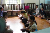 Hàng trăm người ùn ùn kéo đến nộp hồ sơ cho một người... tâm thần Hàng trăm người ùn ùn kéo đến nộp hồ sơ cho một người... tâm thần