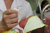 Không nên sử dụng bừa bãi thuốc nhỏ mũi cho trẻ Không nên sử dụng bừa bãi thuốc nhỏ mũi cho trẻ