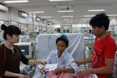 Bác sĩ cứu bệnh nhân thoát chết, giúp họ chuộc lại ao, vườn Bác sĩ cứu bệnh nhân thoát chết, giúp họ chuộc lại ao, vườn