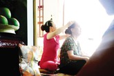 Thực hư “công chúa nhà trời” chữa bệnh nan y bằng…nắm đấm Thực hư “công chúa nhà trời” chữa bệnh nan y bằng…nắm đấm