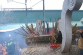 Lễ hội nát tan vì thế tục Lễ hội nát tan vì thế tục