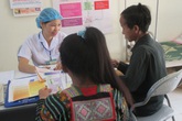 Xót xa trẻ nhiễm HIV do… bú sữa dì Xót xa trẻ nhiễm HIV do… bú sữa dì