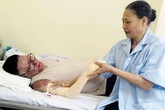 Vụ rơi máy bay quân sự ở Hòa Lạc (Hà Nội): Chiến sĩ sống sót duy nhất đang… tập đi Vụ rơi máy bay quân sự ở Hòa Lạc (Hà Nội): Chiến sĩ sống sót duy nhất đang… tập đi