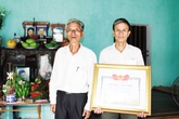 Những giọt nước mắt trên tấm Bằng Tổ quốc ghi công Những giọt nước mắt trên tấm Bằng Tổ quốc ghi công