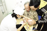 Hà Nội: Sáng mai, bắt đầu đăng ký tiêm vaccine dịch vụ qua mạng Hà Nội: Sáng mai, bắt đầu đăng ký tiêm vaccine dịch vụ qua mạng