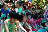 Nghỉ Tết kéo dài, phụ huynh đôn đáo tìm người trông con Nghỉ Tết kéo dài, phụ huynh đôn đáo tìm người trông con
