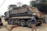 Cô gái chết thảm sau khi bị kéo lê cả chục mét Cô gái chết thảm sau khi bị kéo lê cả chục mét