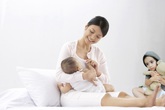 Cô bé 5 tuổi trở tính hung bạo khi bố mẹ sinh em bé Cô bé 5 tuổi trở tính hung bạo khi bố mẹ sinh em bé