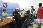 Xét tuyển ĐH, CĐ 2015: Thí sinh mướt mồ hôi nộp hồ sơ, chầu chực đợi xem vị trí xếp hạng Xét tuyển ĐH, CĐ 2015: Thí sinh mướt mồ hôi nộp hồ sơ, chầu chực đợi xem vị trí xếp hạng