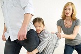 Sao cô lại nhẫn tâm cướp bố của con tôi ? Sao cô lại nhẫn tâm cướp bố của con tôi ?