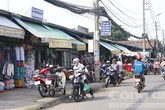 Người đàn bà tâm thần cầm dao cứa cổ chủ sạp cá hấp Người đàn bà tâm thần cầm dao cứa cổ chủ sạp cá hấp