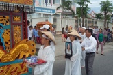 Cả xóm lo đám tang cho người phụ nữ vô gia cư Cả xóm lo đám tang cho người phụ nữ vô gia cư