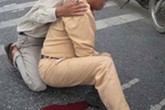 Rút dao đâm CSGT hòng đòi lại xe vi phạm Rút dao đâm CSGT hòng đòi lại xe vi phạm
