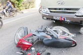 Xe khách đâm xe máy, 2 vợ chồng thương vong Xe khách đâm xe máy, 2 vợ chồng thương vong