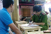 Can chồng đánh vợ con giữa đường, 2 người bị trọng thương Can chồng đánh vợ con giữa đường, 2 người bị trọng thương
