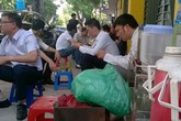 Hà Nội nắng như đổ lửa, dịch vụ ăn theo “hốt bạc” Hà Nội nắng như đổ lửa, dịch vụ ăn theo “hốt bạc”