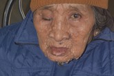 Gần 10 triệu đồng đến với cụ bà mù mắt lay lắt trong mái tranh nghèo Gần 10 triệu đồng đến với cụ bà mù mắt lay lắt trong mái tranh nghèo