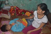 Tiếng kêu xé lòng của hai mẹ con nghèo mang trọng bệnh Tiếng kêu xé lòng của hai mẹ con nghèo mang trọng bệnh