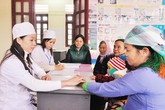 Gần 38.000 người làm việc tại trạm y tế xã chính thức là viên chức Gần 38.000 người làm việc tại trạm y tế xã chính thức là viên chức