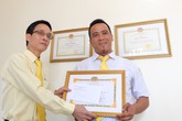 Tài xế taxi trả lại gần 50 triệu đồng khách bỏ quên Tài xế taxi trả lại gần 50 triệu đồng khách bỏ quên