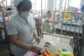 Cả bệnh viện cưu mang bé sơ sinh bệnh tim bị gia đình bỏ rơi Cả bệnh viện cưu mang bé sơ sinh bệnh tim bị gia đình bỏ rơi