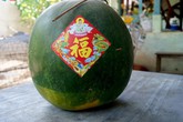 Kỳ lạ dưa hấu trưng 2 cái Tết vẫn chưa hỏng Kỳ lạ dưa hấu trưng 2 cái Tết vẫn chưa hỏng