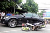 Vợ tố bị chồng đâm ngã bằng ôtô Mercedes Vợ tố bị chồng đâm ngã bằng ôtô Mercedes
