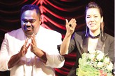 Dũng Taylor yêu quá hóa làm hại Thu Phương Dũng Taylor yêu quá hóa làm hại Thu Phương