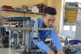 “Thùng rác thông minh” và “lời nhắc khéo bảo vệ môi trường” “Thùng rác thông minh” và “lời nhắc khéo bảo vệ môi trường”